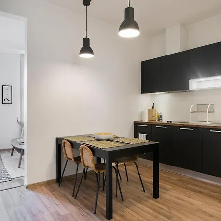 Апартаменты Warm And Cozy Old Town *